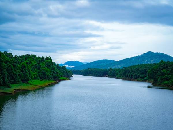 തട്ടേക്കാട് പക്ഷി സങ്കേതവും ഭൂതത്താന്കെട്ടും