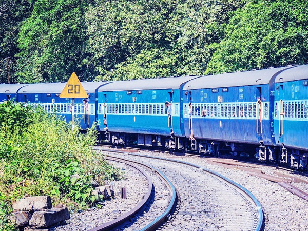 ട്രെയിനിനും വരാം