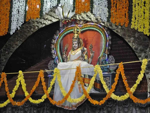 ഒന്നാമത്തെ നടയിൽ