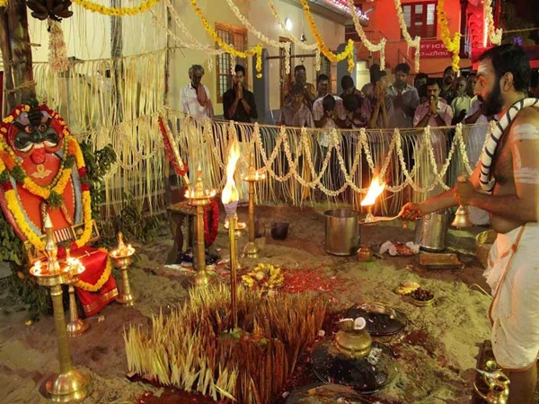 മൂന്നാമത്തെ നടയിൽ